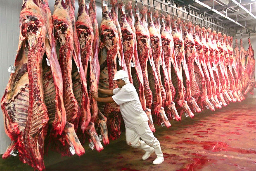No momento, você está visualizando Setor de carne do Brasil perderá US$ 1 bilhão se tarifa de Trump for imposta, diz ABIEC