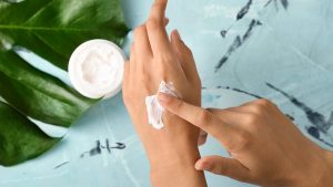 Leia mais sobre o artigo Aumento da procura por hidratantes traz oportunidades para formuladores de produtos de beleza