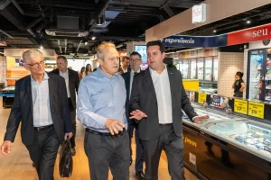 Leia mais sobre o artigo JBS estuda investir em novo frigorífico de suínos e fábrica de biodiesel no Paraná