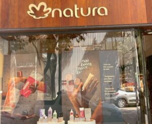 Leia mais sobre o artigo Causas Sustentáveis – Natura lança campanha “Mais Beleza e Menos Lixo”