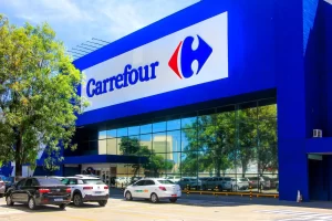 Leia mais sobre o artigo Família Diniz vende participação no Carrefour da França e Saadé se torna principal acionista