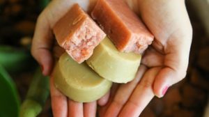 Leia mais sobre o artigo Cosméticos sólidos crescem no Brasil e chegam a novas categorias de produtos