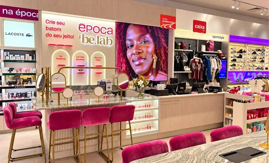 No momento, você está visualizando Época Cosméticos cria espaço de personalização de maquiagem em São Paulo