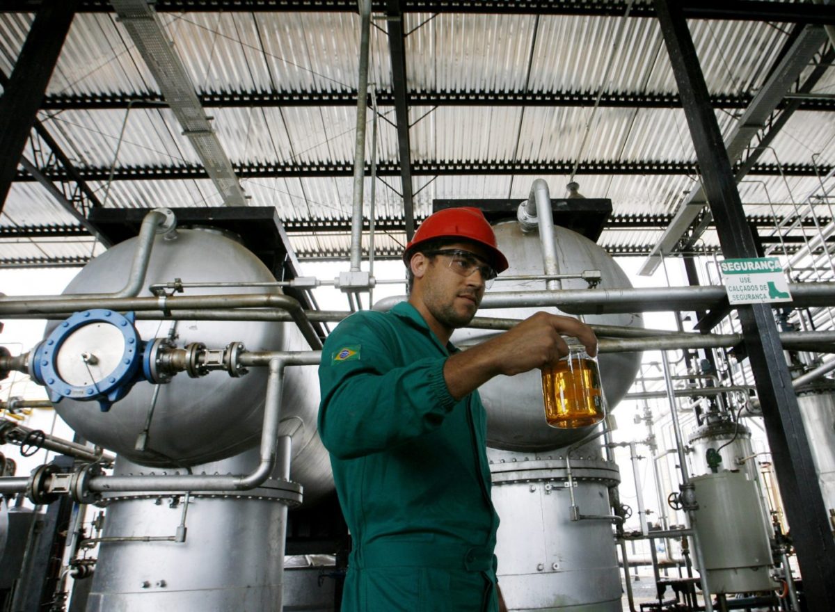 Leia mais sobre o artigo Governo confirma redução da mistura do biodiesel no diesel de 13% para 10%