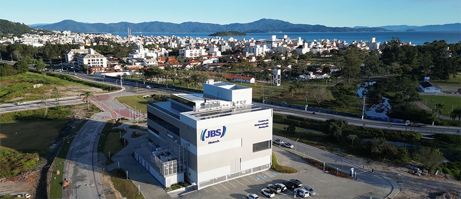 No momento, você está visualizando JBS inaugura centro de biotecnologia em Florianópolis para desenvolver superproteínas