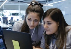 Leia mais sobre o artigo Mercado Livre lança “conectadas”, projeto que leva tecnologia á jovens mulheres da América Latina