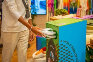 Leia mais sobre o artigo Havaianas recolhe sandálias usadas para doação e reciclagem