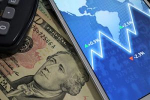 Leia mais sobre o artigo Empresas cortam margens, adiam investimentos e reduzem descontos