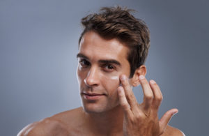 Leia mais sobre o artigo Beleza masculina cresce e marcas apostam em novos produtos