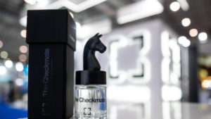 Leia mais sobre o artigo Rússia lança perfume com cheiro de “metal” e “couro” para promover avião de caça