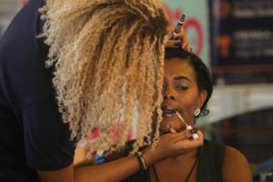 Leia mais sobre o artigo Projeto institui incentivos para empresas de cosméticos que invistam em produtos para a população negra