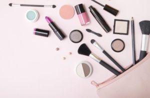 Leia mais sobre o artigo Empresas de beleza enfrentam dilema entre ‘premium’ e popular