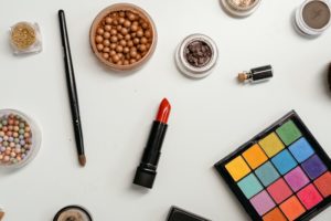 Leia mais sobre o artigo Comissão da UE amplia lista de produtos químicos perigosos para cosméticos