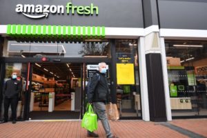 Leia mais sobre o artigo Lojas sem caixas avançam no varejo americano