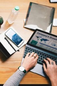 Leia mais sobre o artigo Varejo se destaca – PMEs Avançam 9,3% na movimentação financeira