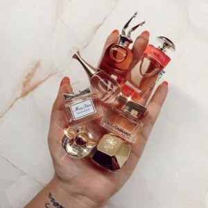 Leia mais sobre o artigo Perfumes em miniatura ganham espaço na nécessaire e facilitam a rotina de quem vai viajar