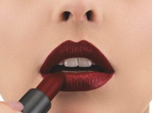 Leia mais sobre o artigo Grupo Boticário desenvolve batom inteligente