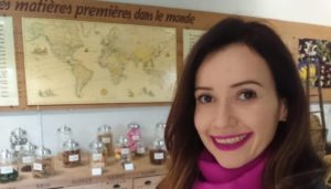 Leia mais sobre o artigo Brasileira lança curso de Alta Perfumaria Natural com perfumista francês